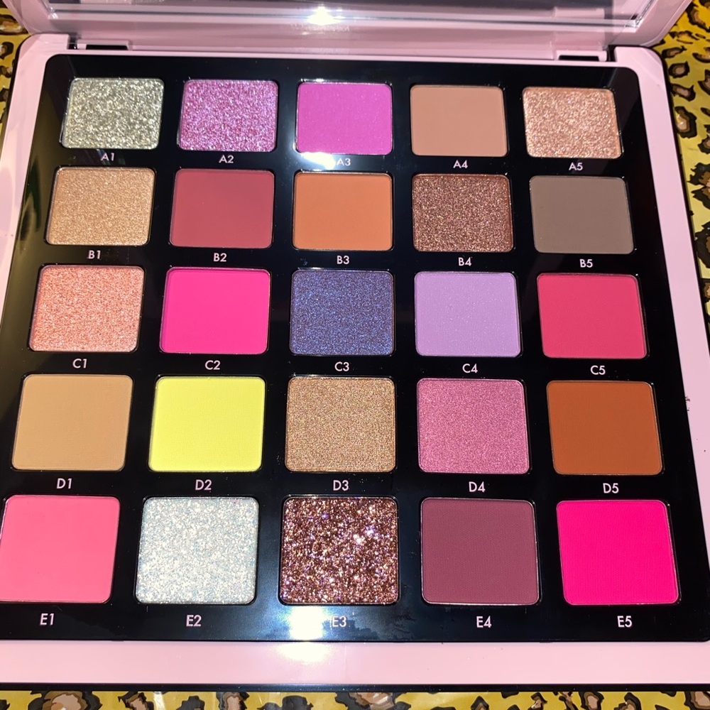 ABH Norvina Pro Pigment palette